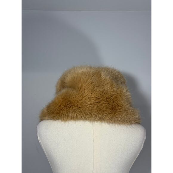 Carven Faux Fur Beige Collar Scarf with Toggle Closure – Luxe Winter Neck Wrap - Picture 3 of 6
